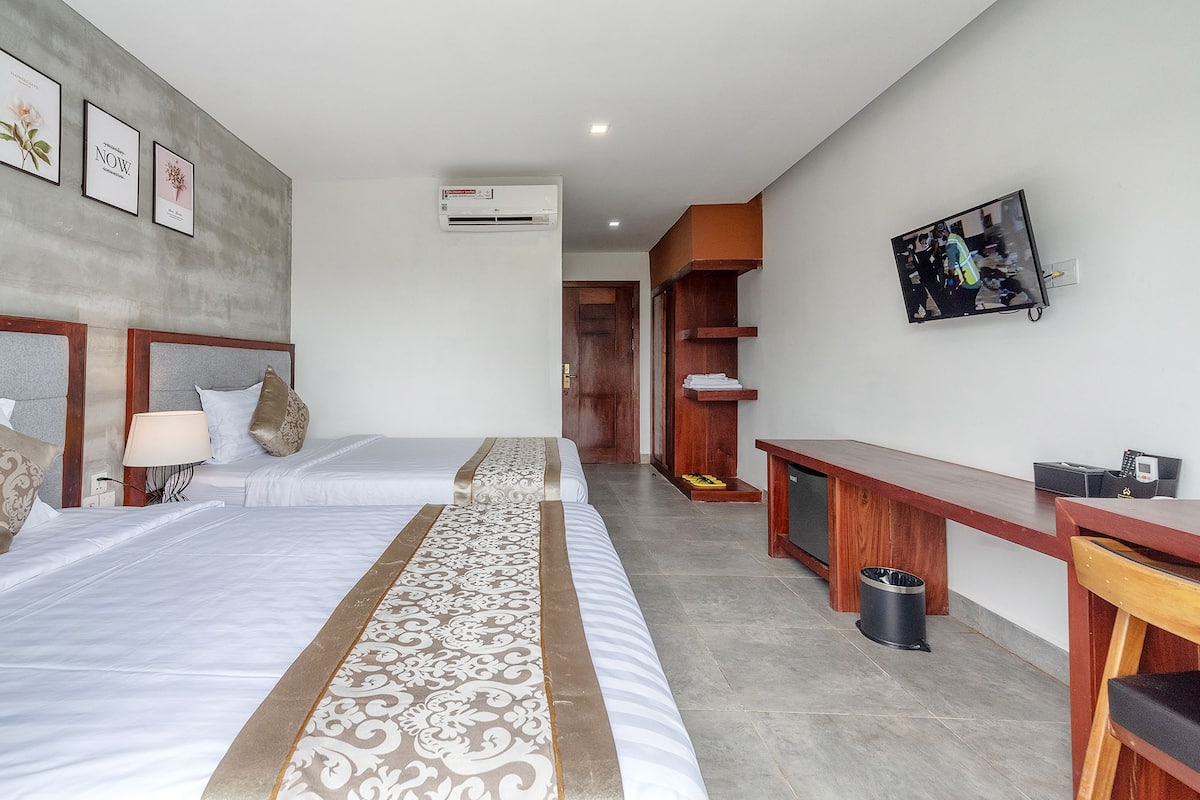 3 bedrooms, minibar, in-room safe, desk
