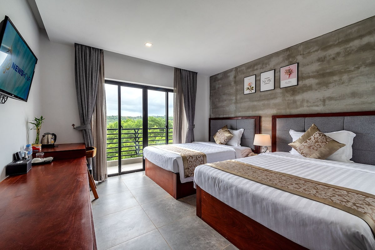 3 bedrooms, minibar, in-room safe, desk