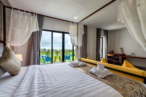 Habitació, 1 llit de matrimoni gran, vistes a la piscina (Platinum) | 3 dormitoris, minibar, caixa forta a l'habitació i escriptori 