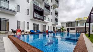 3 bedrooms, minibar, in-room safe, desk - Phoenix Sea View Hotel (Sihanoukville)