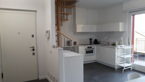 Fridge, microwave, oven, stovetop - NEW ELEVEN APARTMENT CIR 097060-CNI-00054 (Onno)