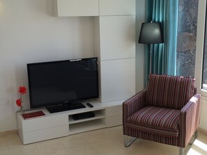 TV, DVD player, books, stereo - Front line, contemporary,  refurbished, stunning sea views, pool, WiFi, SKY (Puerto del carmen)