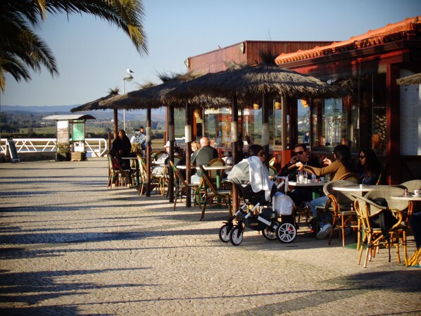 تناول الطعام بالخارج