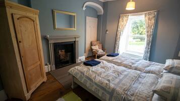 6 bedrooms, iron/ironing board, travel cot, WiFi