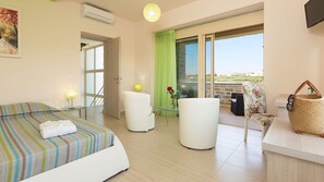 4 bedrooms, desk, iron/ironing board, internet