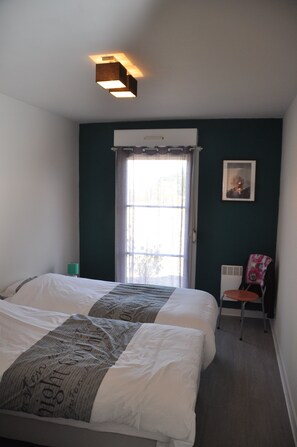 4 bedrooms, iron/ironing board, free WiFi
