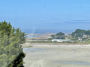 Beach nearby - SPACIOUS HOUSE WITH A VIEW TO SEA AT THE COTES DE GRANIT ROSE (Trévou-Tréguignec)