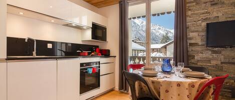 Réfrigérateur, micro-ondes, plaque de cuisson, lave-vaisselle