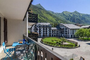Outdoor dining - Chamonix Sud - Chailloud 202, Chamonix, France (Chamonix)