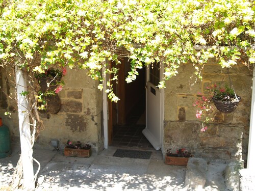 Spacious Period Home With Private Walled Courtyard