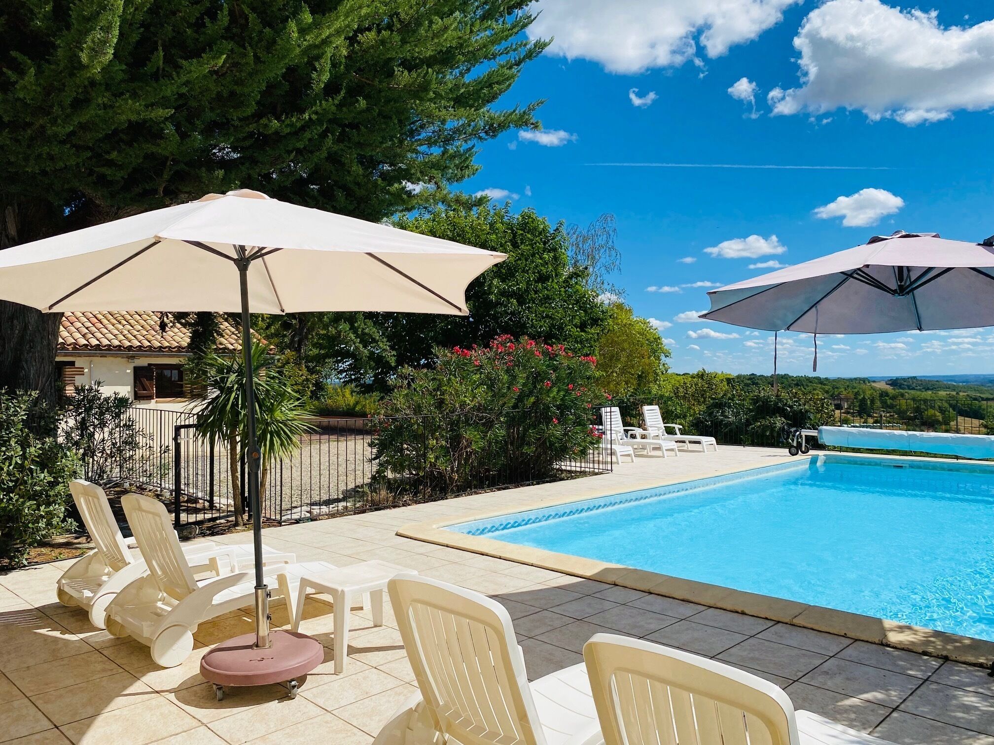 Een verwarmd zwembad