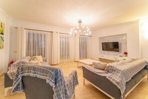 5 bedrooms, iron/ironing board, travel cot, WiFi