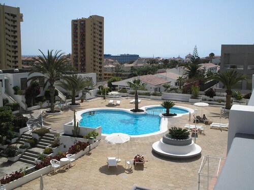 Promotions d'été pour apt situé au centre, avec piscine et vue sur la mer