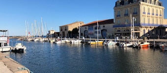 Meublé de tourisme ****, tropézienne-style terrace, large private garage.
