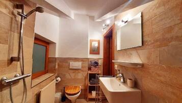 Dusche, Haartrockner, Handtücher