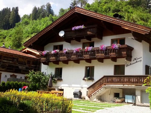 Haus Schneeberg - Selbhorn - Family apartment sleeping up to 5 people, with Hochkönig Card