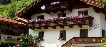 Haus Schneeberg - Selbhorn - Family apartment sleeping up to 5 people, with Hochkönig Card