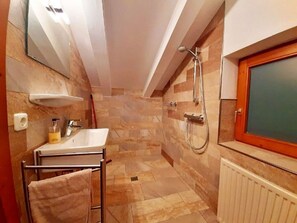 Dusche, Haartrockner, Handtücher