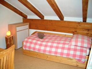 2 bedrooms, iron/ironing board, WiFi, bed sheets - Haus Schneeberg - Selbhorn - Family apartment sleeping up to 5 people, with Hochkönig Card (Mühlbach am Hochkönig)