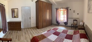 2 bedrooms, in-room safe, iron/ironing board, free WiFi