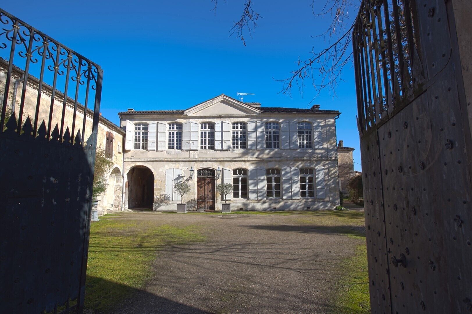 La Petite Gensac - La Cathedrale Apartment. Sleeps 6