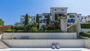 A large, multi-story building with a swimming pool in the foreground. - Nice apartment in villa for 6 guests with WIFI, pool, A/C, TV and terrace (Umag)