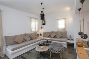 TV - Boho House - My Rental Homes (Mykonos)