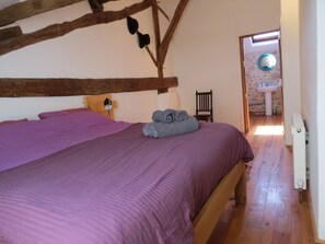 3 bedrooms, iron/ironing board, free WiFi, bed sheets - Great family fun,,loads to do in 10 acres and lovely covered terrace (Nouvelle-Aquitaine)