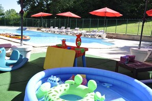 Outdoor pool, a heated pool - Great family fun,,loads to do in 10 acres and lovely covered terrace (Nouvelle-Aquitaine)