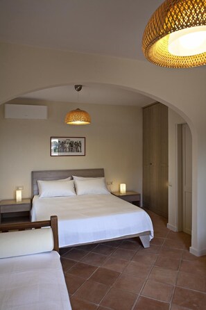 4 bedrooms, in-room safe, iron/ironing board, WiFi