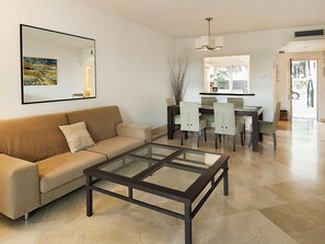 TV - Lovely apartment for 4 guests with pool, WIFI, A/C, TV and terrace (Estepona)