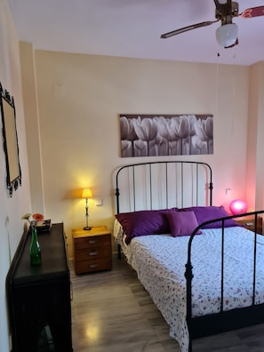 4 bedrooms, desk, iron/ironing board, travel crib