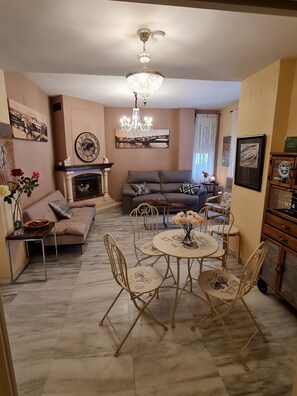 Smart TV, fireplace, DVD player, books