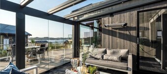 Designer hytte med sjøutsikt,  kun 40 min fra Bergen sentrum