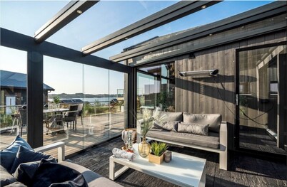 ARCHITECTER-DESIGNED CABINET V / LARGE SEA WITH OUTDOOR JACUZZI