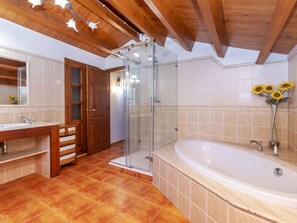 Bathroom - Wonderful private villa for 8 guests with WIFI, private pool, TV, patio and pets allowed (Calonge)