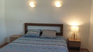 2 Schlafzimmer, schallisolierte Zimmer, Bügeleisen/Bügelbrett
