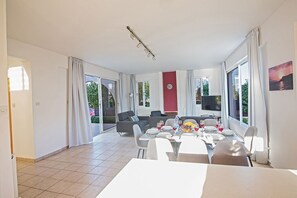 Dining - Villa Renee, Beautiful 5BDR Villa with Pool, Close to all Beaches and Amenities (Protaras)