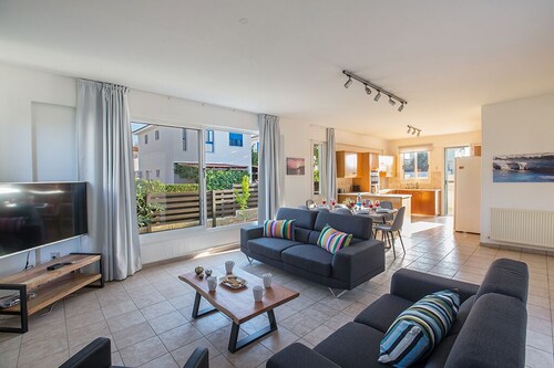 Villa Renee, Schöne 5BDR Villa mit Pool, nah an allen Stränden und Annehmlichkeiten