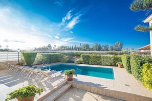 A heated pool, sun loungers - Villa Renee, Beautiful 5BDR Villa with Pool, Close to all Beaches and Amenities (Protaras)