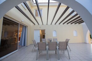 Outdoor dining - Villa Renee, Beautiful 5BDR Villa with Pool, Close to all Beaches and Amenities (Protaras)