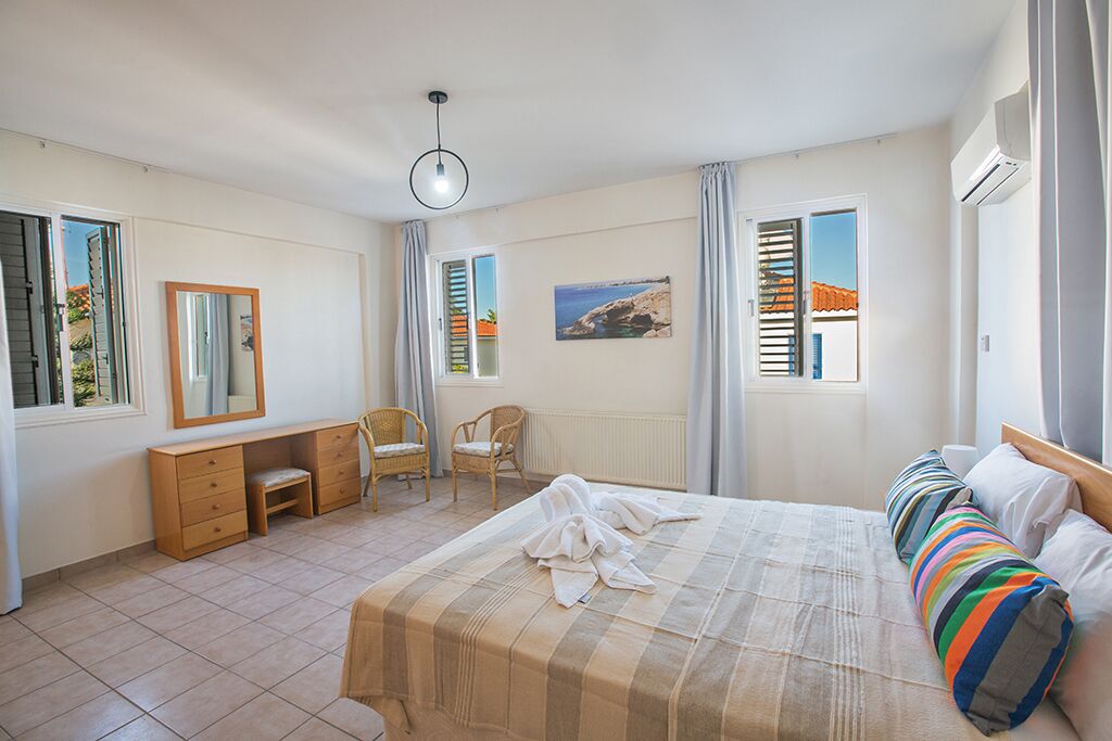 5 Schlafzimmer, Zimmersafe, Bügeleisen/Bügelbrett, Reisekinderbett