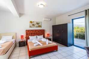 1 chambre, fer et planche à repasser, lit parapluie, accès Internet