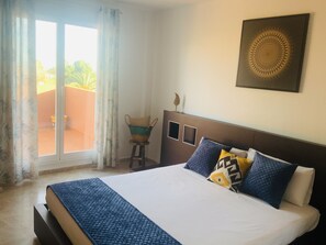 5 bedrooms, desk, iron/ironing board, free WiFi