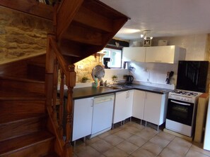 Kühlschrank, Mikrowelle, Ofen, Geschirrspüler