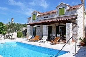 Piscine extérieure, piscine chauffée