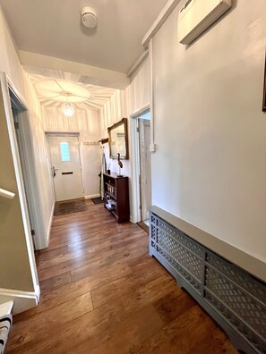 Interior - A lovely spacious 2 bedroom house suitable for up to 5 people. Own driveway. (Whitstable)