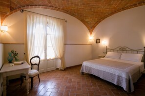 6 bedrooms, iron/ironing board, travel crib, free WiFi