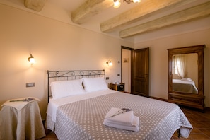 6 chambres, fer et planche à repasser, lit parapluie, Wi-Fi gratuit