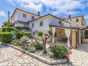 Exterior - Cosy apartment for 5 people with pool, WIFI, A/C, TV and terrace (Umag)